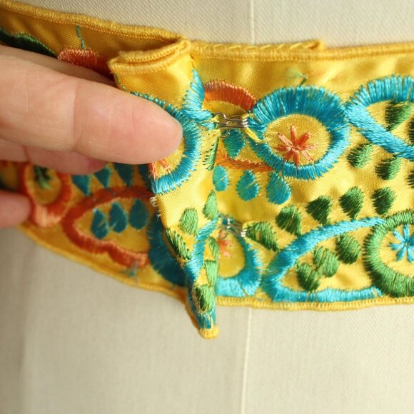 Vintage 1980s 1990s Belt, Ethnic Folk Art Yellow Satin Floral Embroidered Wide - Picture 9 of 10